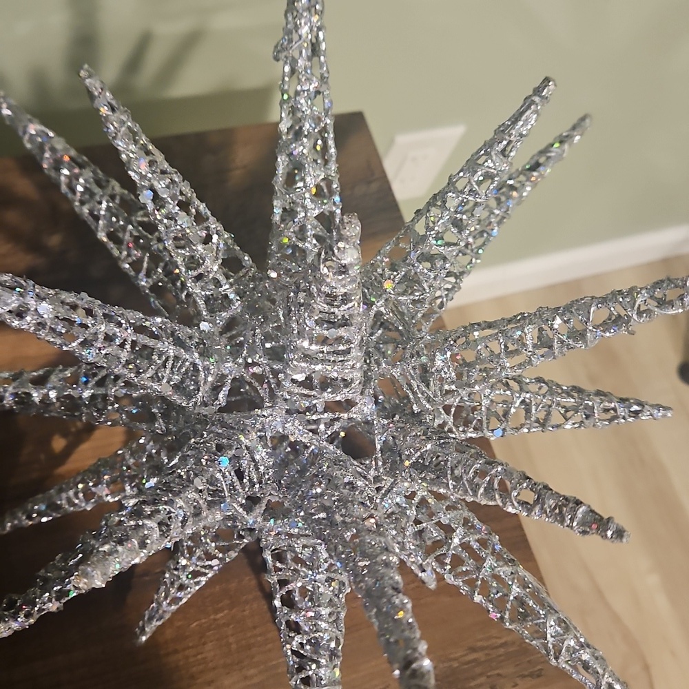 PIER 1 Oversized Large Mettalic Silver Sequin Sparkle Starburst Home Decor. - Picture 4 of 5